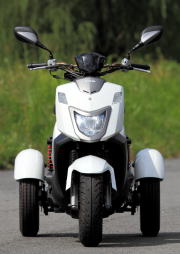 2014年型 アイミー125 ウェルバイク (フロントビュー)