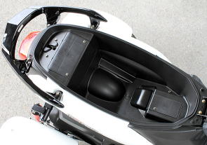 アイミー150ウェルバイク (シート下)